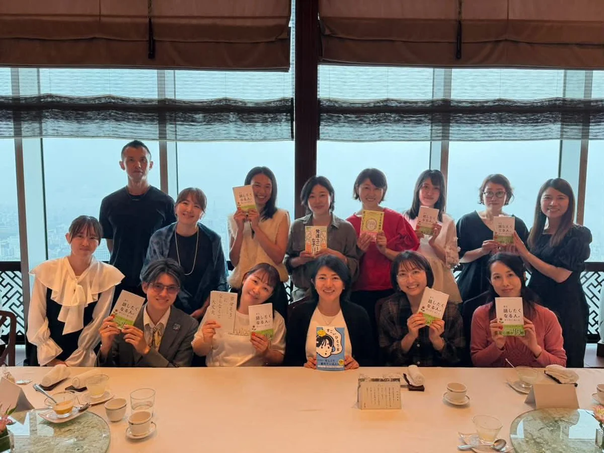 名古屋ランチ会の参加者による集合写真